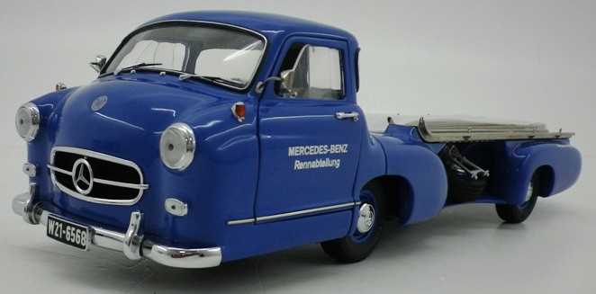Lot 64 - Mercedes-Benz Renntransporter by CMC