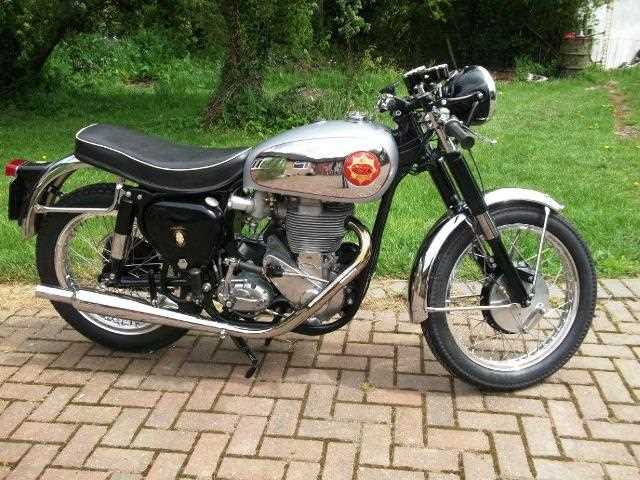Lot 131 - 1963 BSA Goldstar DBD34GS