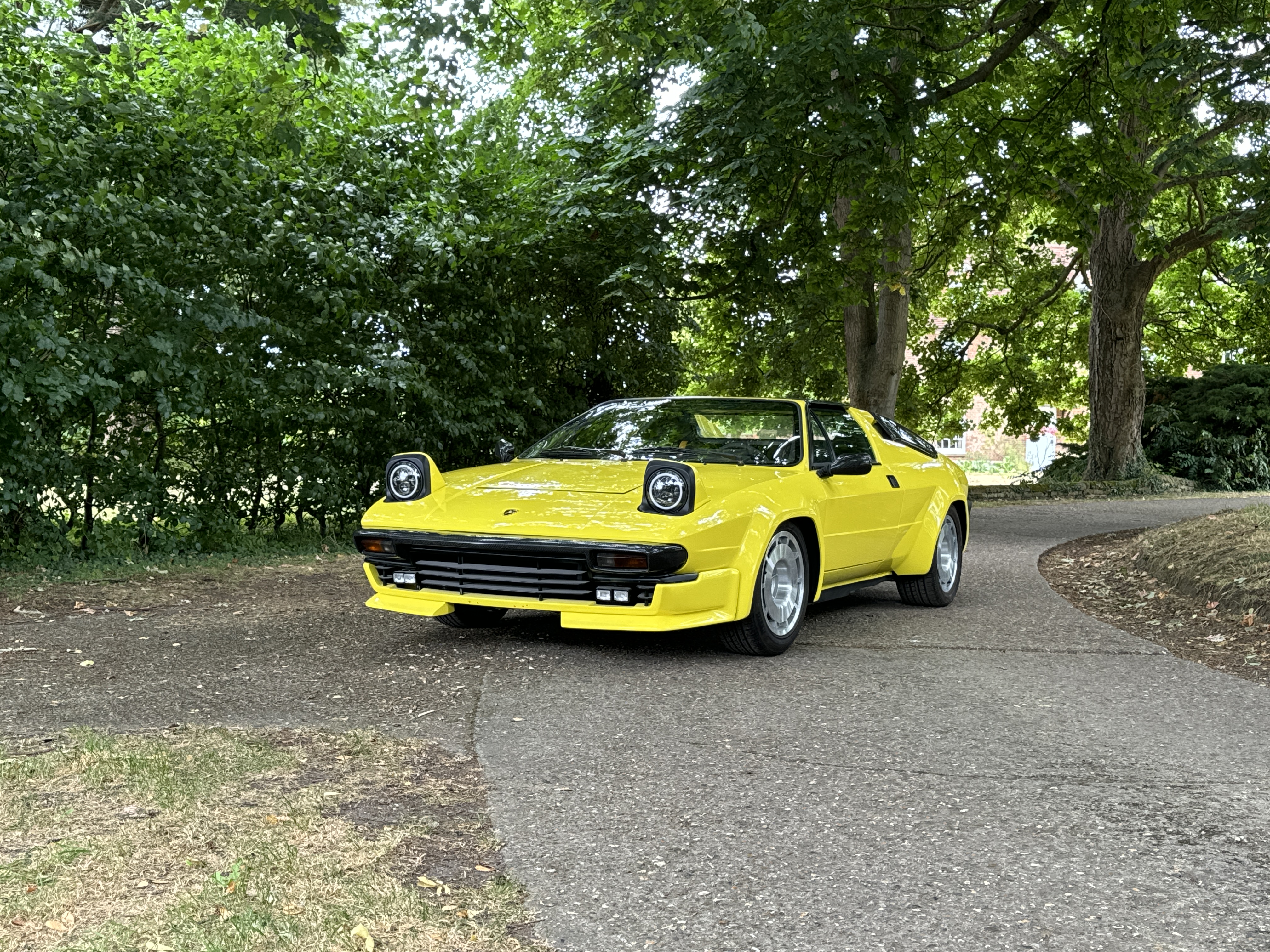Lamborghini Jalpa white (LookSmart) 1:43