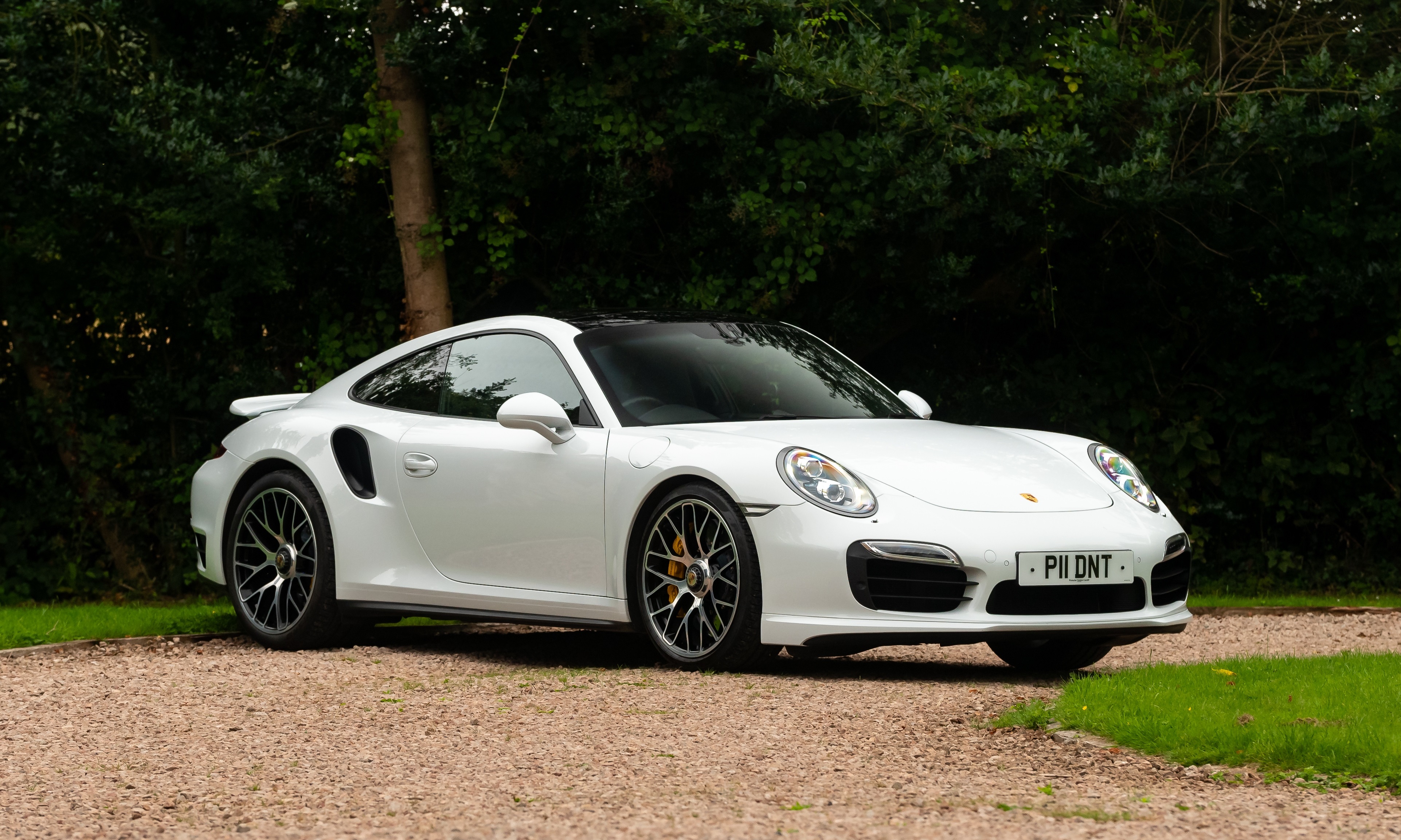 Porsche 911 991 Turbo S Coupé 2014 – Miniature 1/18 GTspirit, Blanche, édition Britannique RHD