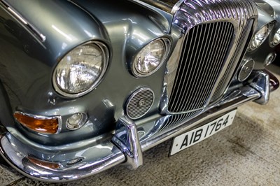 Lot 242 - 1970 Daimler DS420