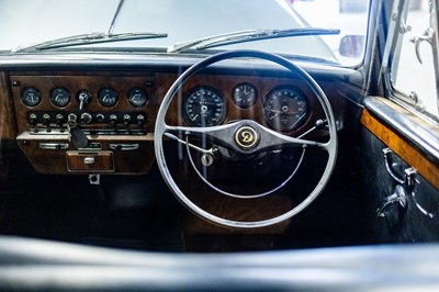 Lot 242 - 1970 Daimler DS420