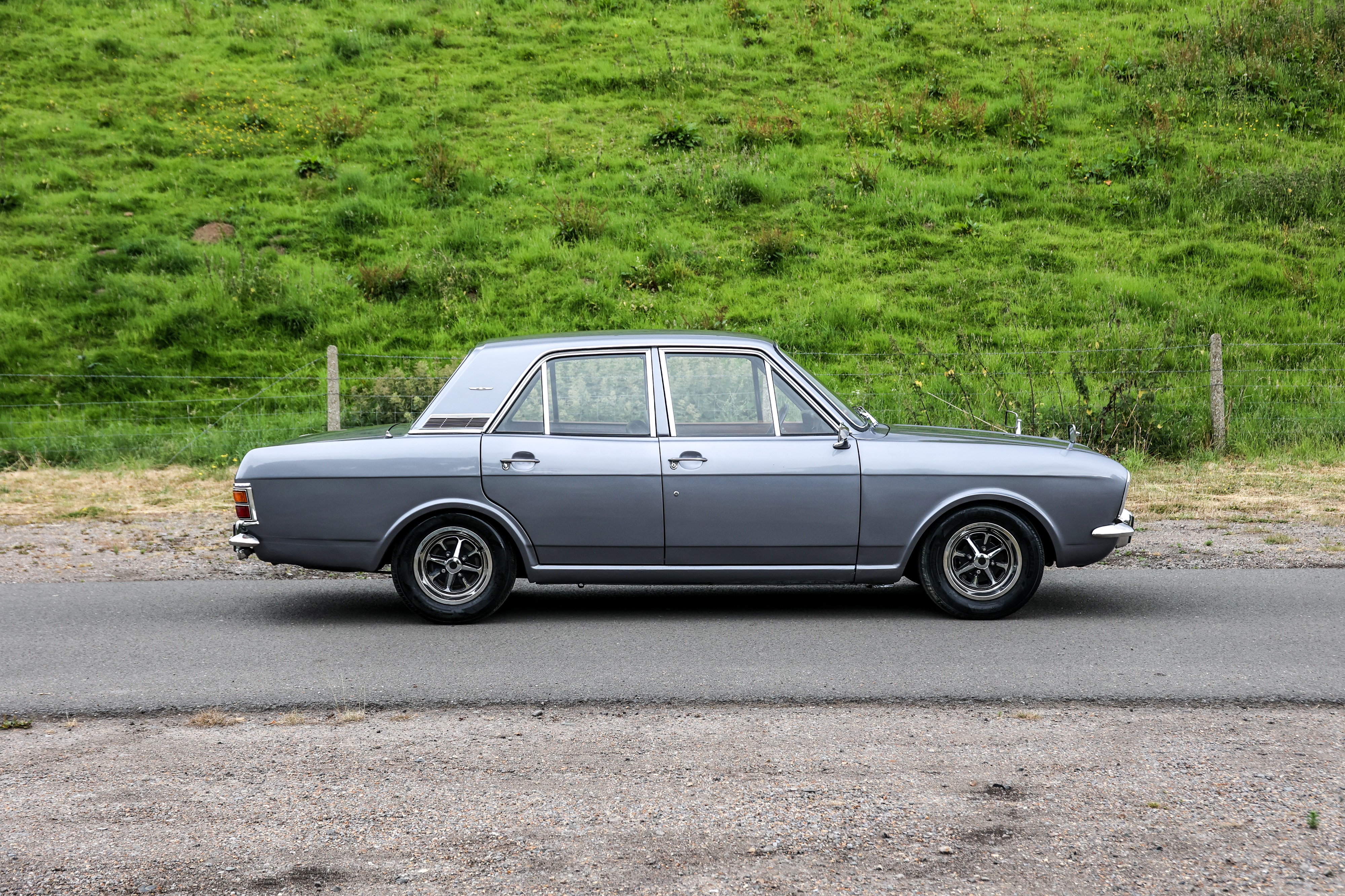 ford cortina 1600e 1968 - 1970 grün metallic 1/43 matrix