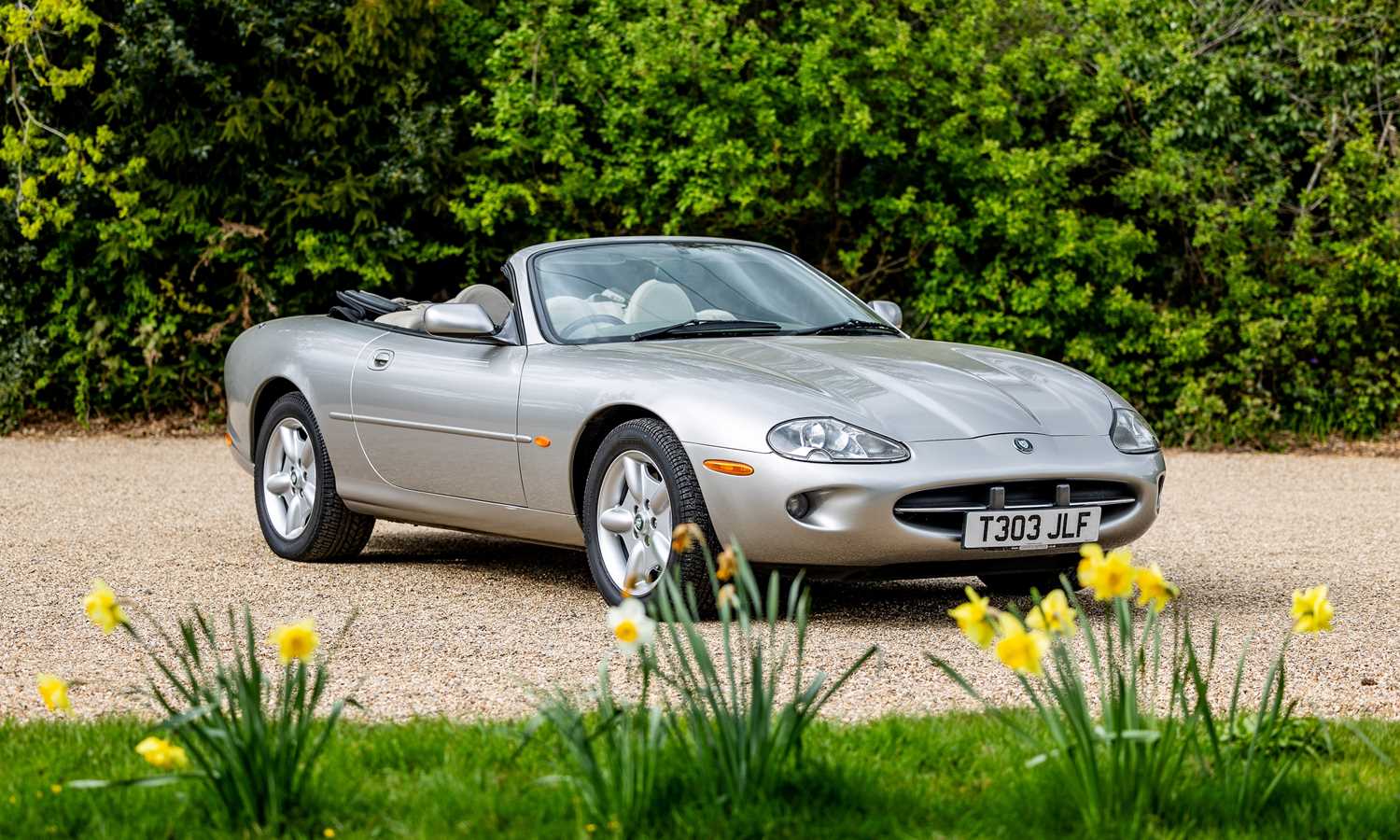 Lot 252 - 1999 Jaguar XK8 Convertible