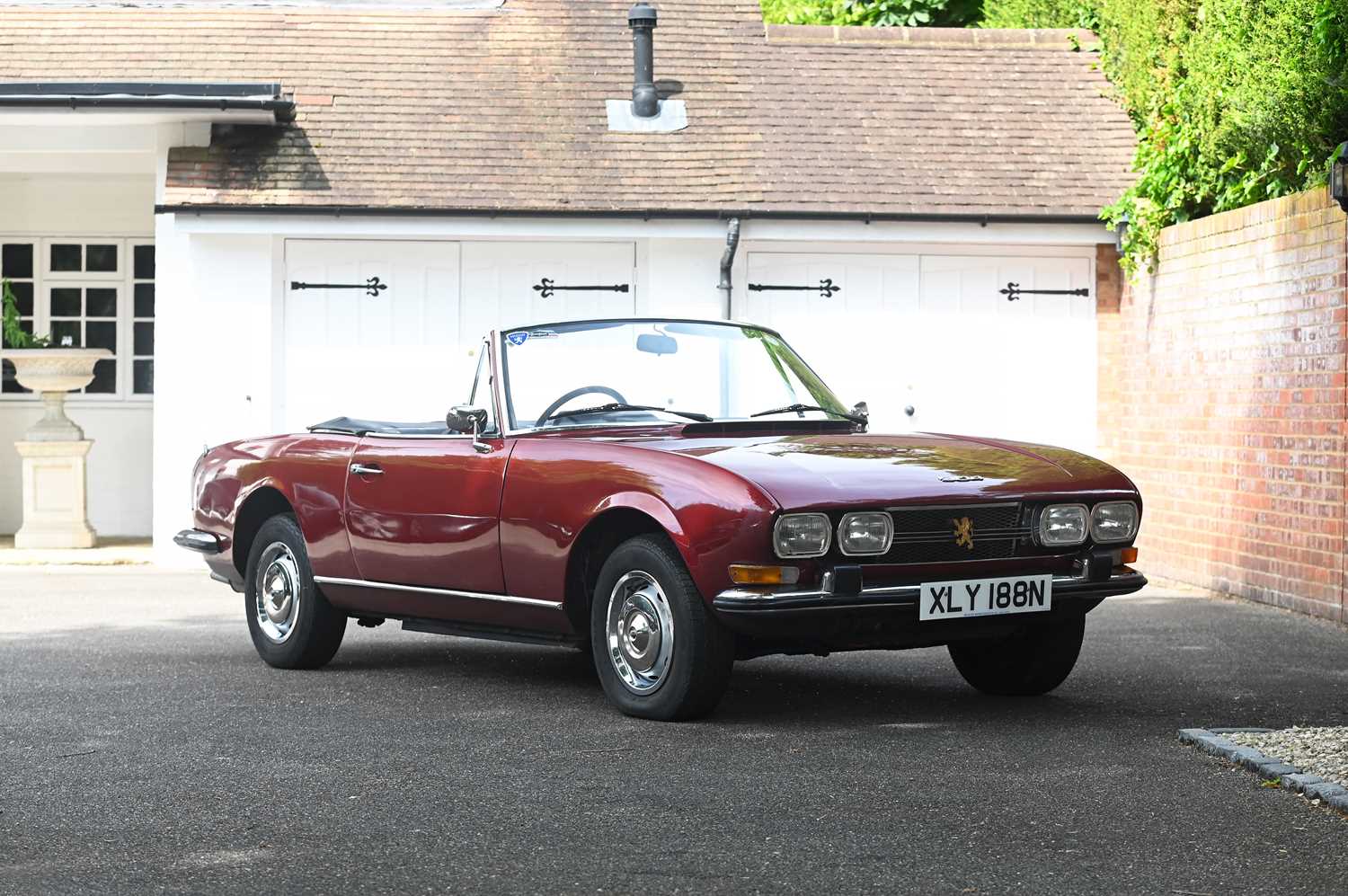 Lot 162 - 1974 Peugeot 504 GL Cabriolet