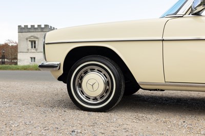 Lot 143 - 1976 Mercedes-Benz 230 Saloon W115