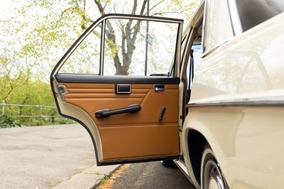 Lot 143 - 1976 Mercedes-Benz 230 Saloon W115