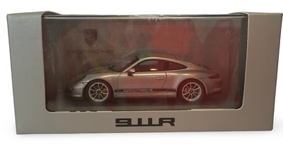 Lot Porsche 911R Model