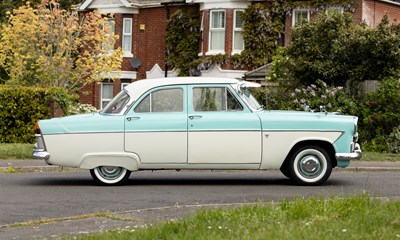 Lot 120 - 1961 Ford Zodiac Mk. II Lowline