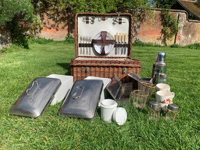 Lot 1920’s Vintage Travelling Hamper
