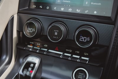 Lot 2018 Jaguar F-Type R-Dynamic Coupé (3.0-litre)