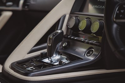Lot 2018 Jaguar F-Type R-Dynamic Coupé (3.0-litre)