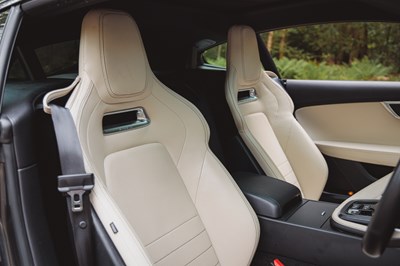 Lot 2018 Jaguar F-Type R-Dynamic Coupé (3.0-litre)