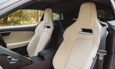 Lot 2018 Jaguar F-Type R-Dynamic Coupé (3.0-litre)