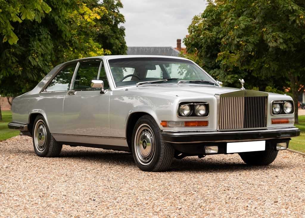 ROLLS ROYCE CAMARGUE Blanc et toit Marron Made in Japan KADO ASAHI ROLLS ROYCE CAMARGUE Blanc et toit Marron Made in Japan KADO ASAHI