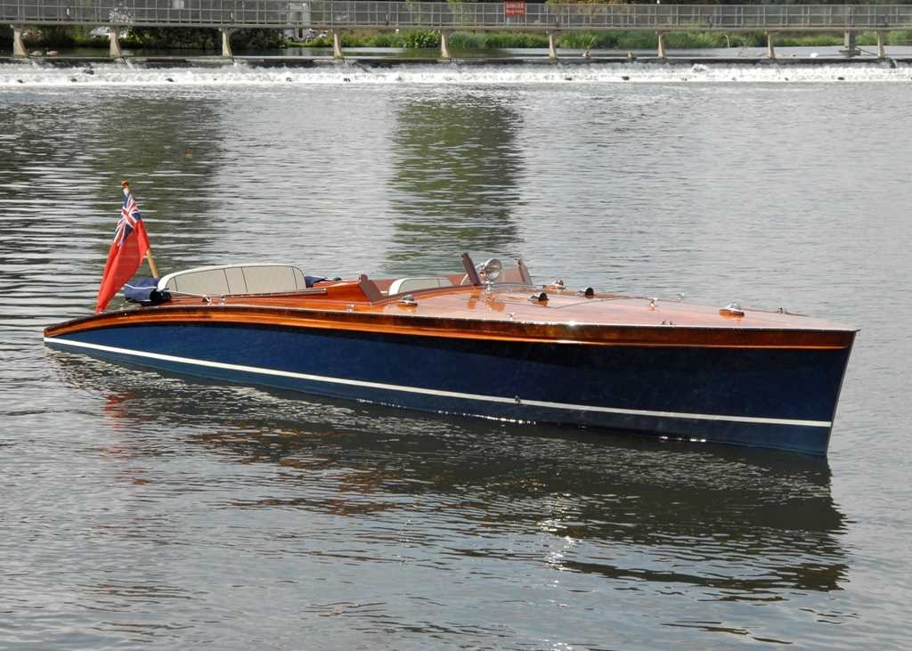 Lot 152 - 1959 Andrews Greyhound Slipper Launch
