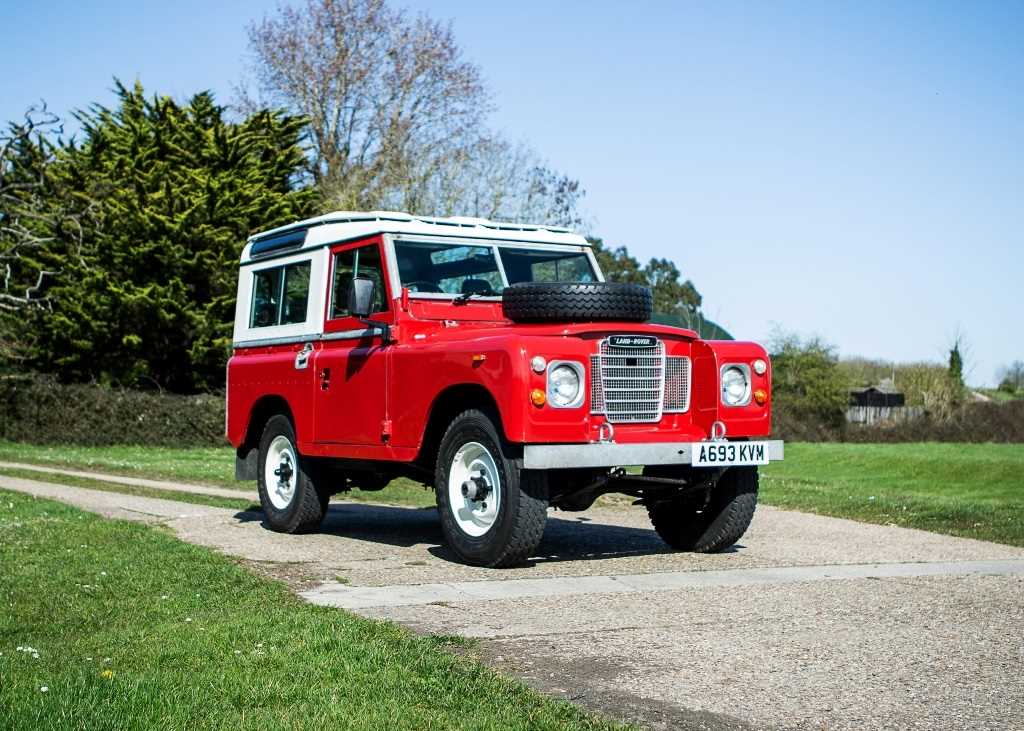 Lot 266 - 1983 Land Rover Series III 88''Country