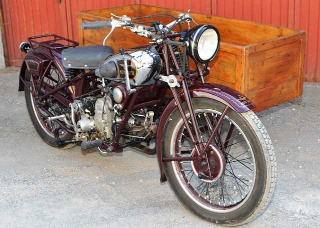 MOTO GUZZI GTV 500 BITUBO ANNO 1940 - Vetrina D'annunzio MOTO GUZZI GTV 500 BITUBO ANNO 1940 - Vetrina D'annunzio